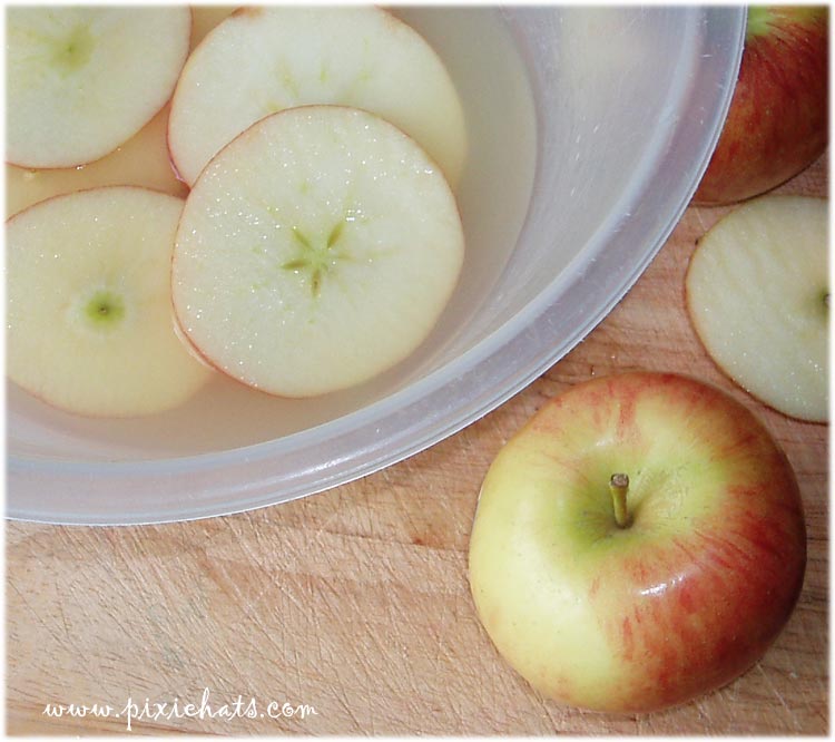 Soak and marinade the apple slices in lemon juice