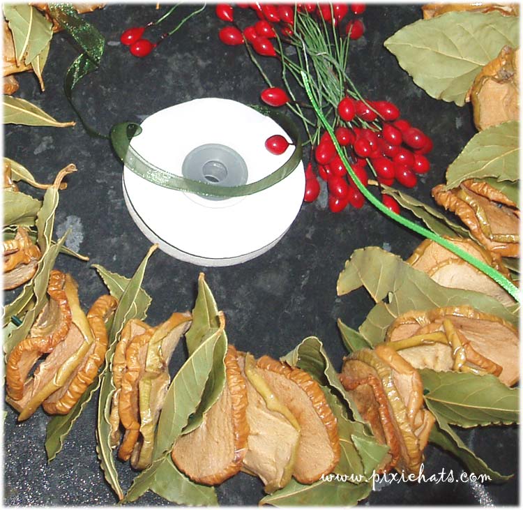 What you need to make an apple slice and bay leaf garland for Christmas Yule