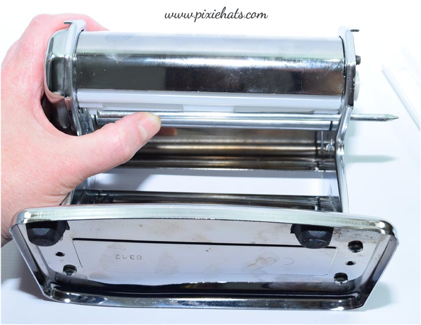 Imperia pasta machine maintenance - changing the scraper blades