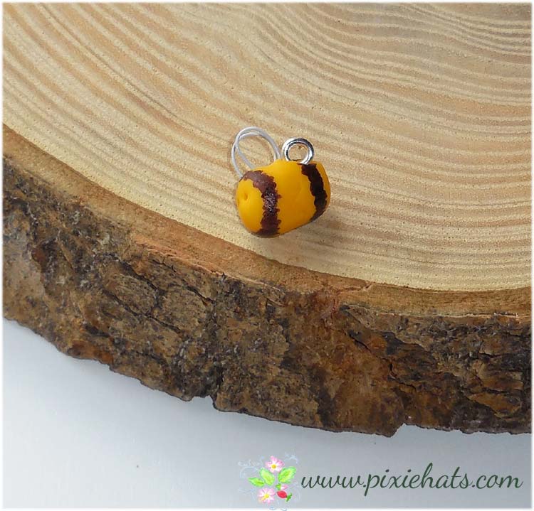 Little bee bead. Jewllery charm