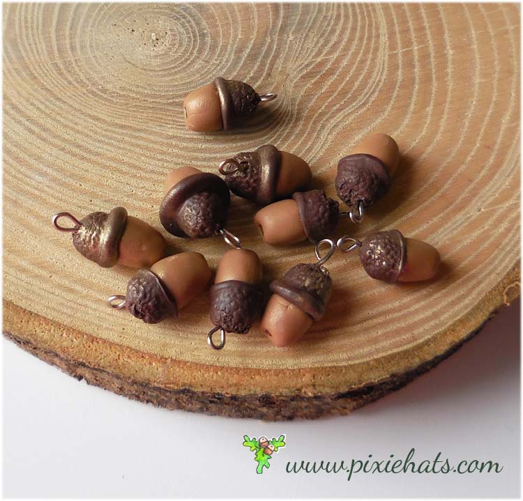 10 small acorn bead charms